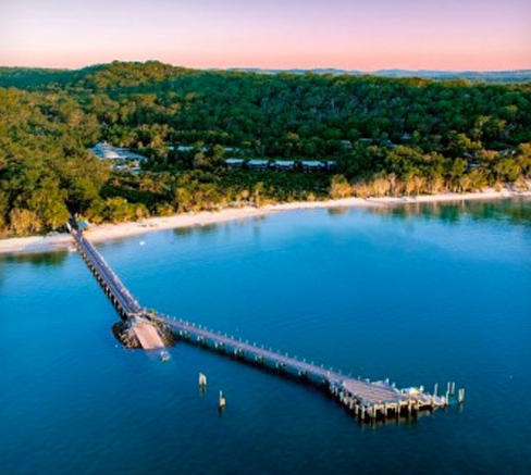 stay and explore kingfisher bay fraser island